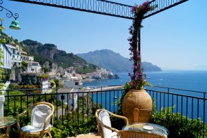 Blick von einer Terrasse in Amalfi