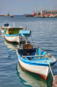 Fischerboote im Hafen von Procida