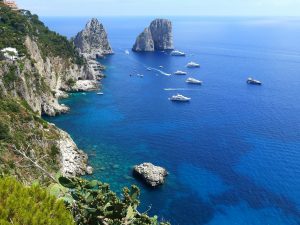 Die Faraglioni-Felsen vor Capri